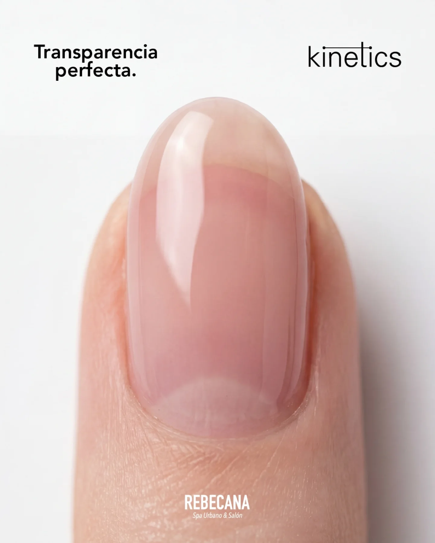Primer plano de una una con acabado transparente